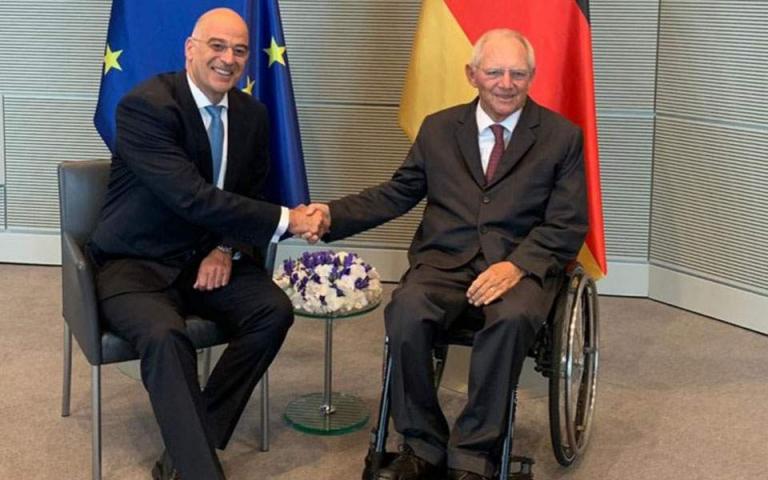 Μεταναστευτικό, τουρκική επιθετικότητα και επενδύσεις στο επίκεντρο της συνάντησης Δένδια – Σόιμπλε