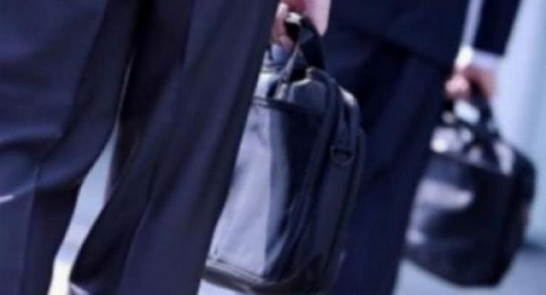 Μάστιγα οι επιθέσεις κατά εφοριακών από καταστηματάρχες – Από γροθιές μέχρι κρέπες στο κεφάλι