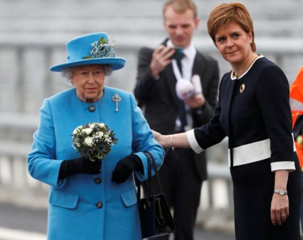 Βασίλισσα Ελισάβετ: Γιατί φορά second hand ρούχα