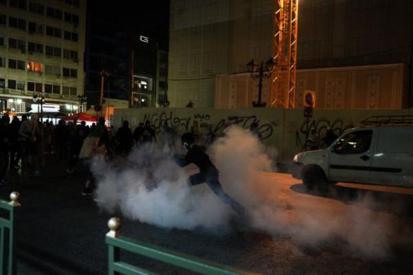 Επεισόδια και χημικά στην πορεία για τον Παύλο Φύσσα [Εικόνες]