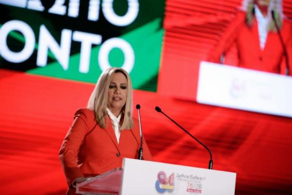 Γεννηματά: Μητσοτάκης και Τσίπρας τα έχουν κάνει πλακάκια