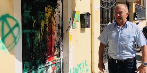 Κέρκυρα: Άγνωστοι βανδάλισαν το γραφείο βουλευτή της ΝΔ – «Αντίποινα» για τα Εξάρχεια