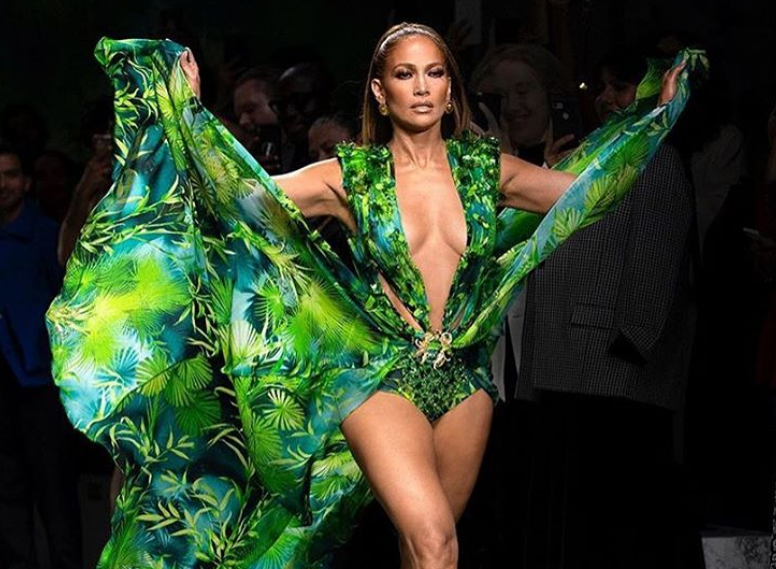 Google ,Versace και το εμβληματικό φόρεμα της Jennifer Lopez