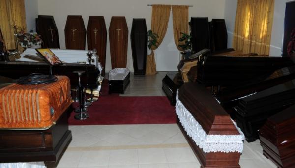 Γραφεία τελετών που «έθαβαν» χιλιάδες ευρώ στα λαβράκια που έβγαλε η ΑΑΔΕ