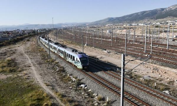 Καθυστερήσεις στα δρομολόγια των τρένων – Φωτιά σε ελαστικά στις γραμμές στον Ασπρόπυργο