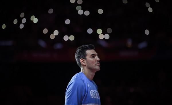 Έμεινε στην Κίνα ο Σκόλα