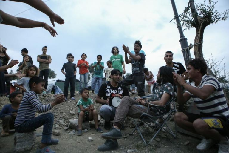 «Πάρτι» με τα εκατομμύρια που δίνονταν για τη σίτιση των προσφύγων