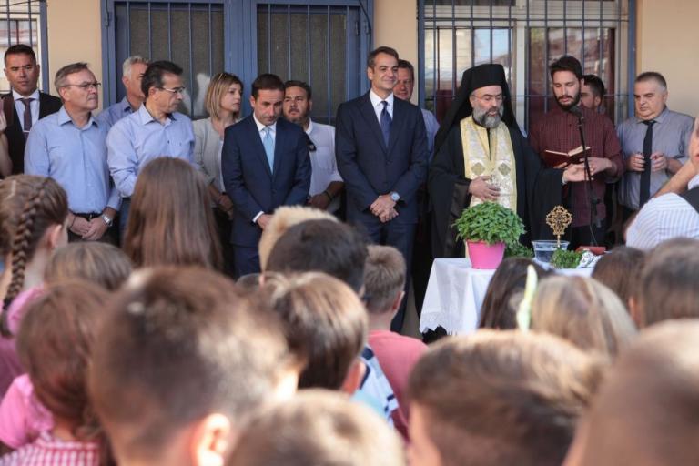 Υποκρισία στα προαύλια