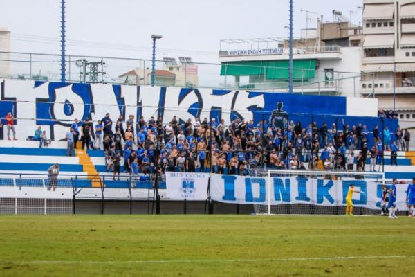 Ιωνικός – Παναχαϊκή: Σκηνές απείρου κάλλους με ντου οπαδών