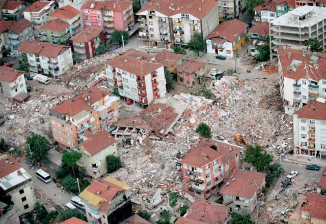 Ο φονικός σεισμός του Ιζμίτ το 1999