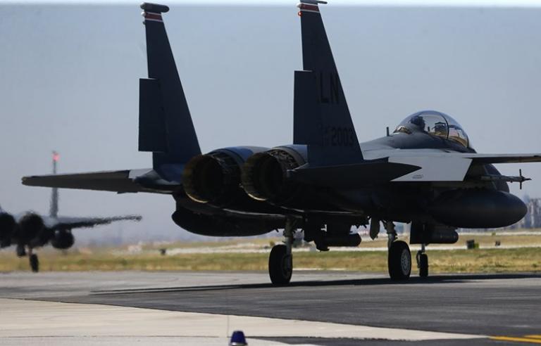 Τύμπανα πολέμου στον Περσικό: Οι ΗΠΑ στέλνουν επιπλέον στρατό – Τι απαντά το Ιράν