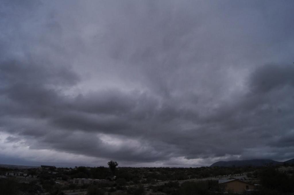 Βροχές και καταιγίδες στη μισή χώρα, καλοκαίρι στην υπόλοιπη