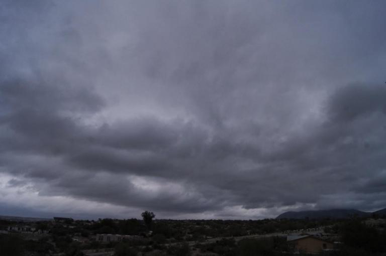 Βροχές και καταιγίδες στη μισή χώρα, καλοκαίρι στην υπόλοιπη