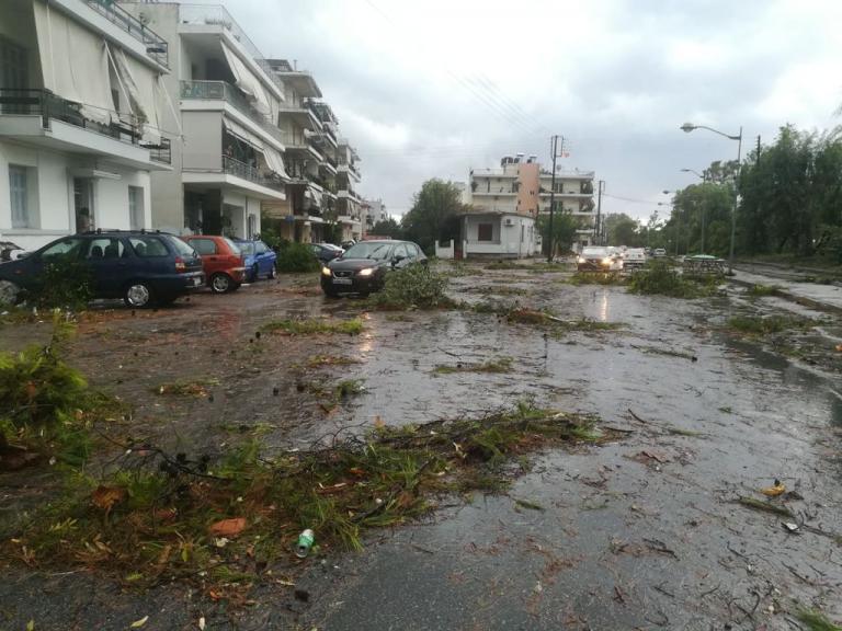 Απίστευτες εικόνες: Ανεμοστρόβιλος «χτύπησε» την Καλαμάτα