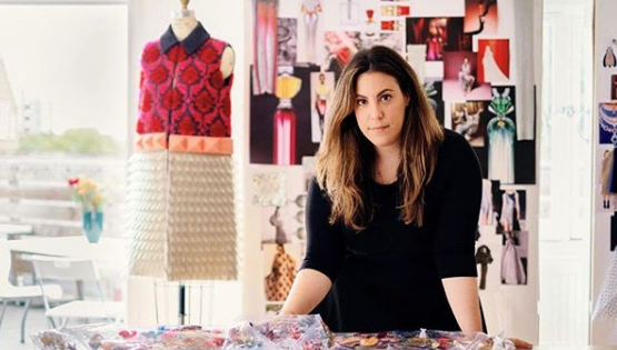 Η Μαίρη Κατράντζου εξηγεί γιατί επέλεξε τον Ναό του Ποσειδώνα για το show της