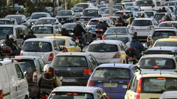 Κίνηση : Ουρές χιλιομέτρων στην άνοδο του Κηφισού