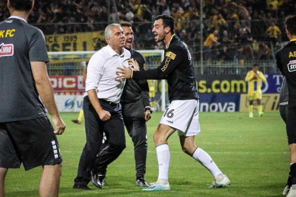 Ο Κωστένογλου δίνει στην ΑΕΚ το φιλί της ζωής