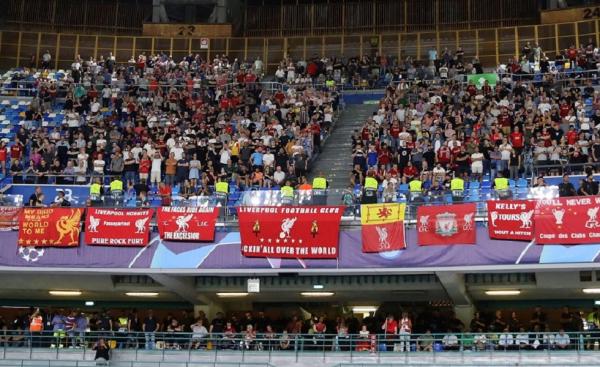 Στο νοσοκομείο οπαδός της Λίβερπουλ από επίθεση οπαδών της Νάπολι