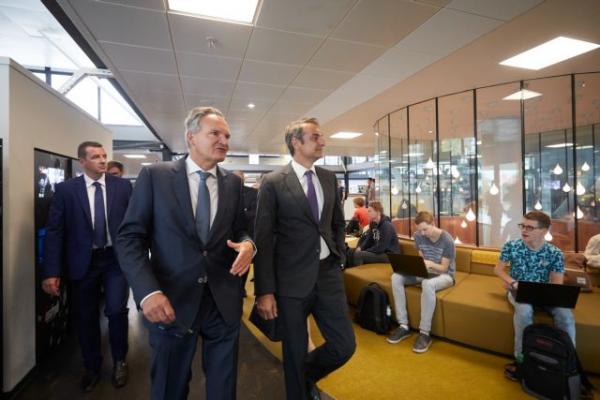 Μητσοτάκης από το Αϊντχόβεν: Χρειαζόμαστε ισχυρότερη σύνδεση της έρευνας με την αγορά