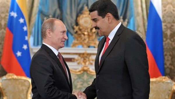 Τον «φίλο και σύντροφο» Πούτιν επισκέπτεται ο Μαδούρο