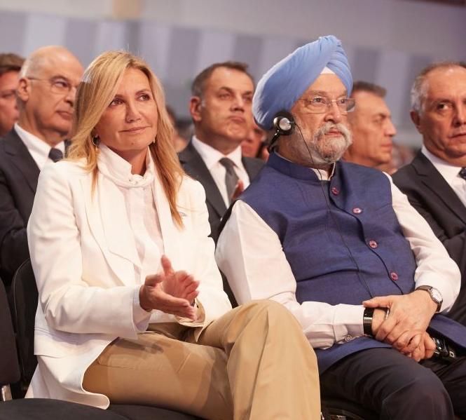 Τι φόρεσε η Μαρέβα στο πλευρό του Κυριάκου