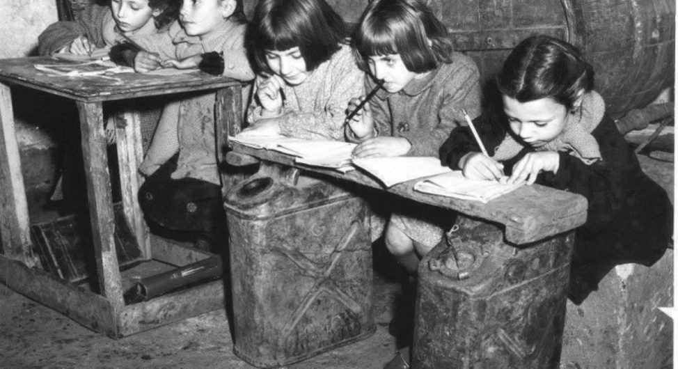 Συγκλονιστικό: Ποιες ήταν οι σχολικές τιμωρίες στις δεκαετίες 60′-70′