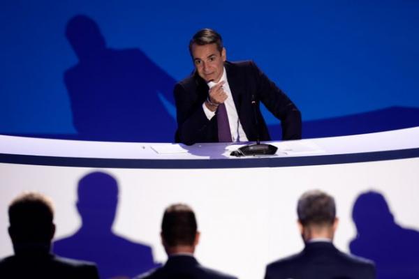 «Πυρ ομαδόν» της αντιπολίτευσης κατά Μητσοτάκη