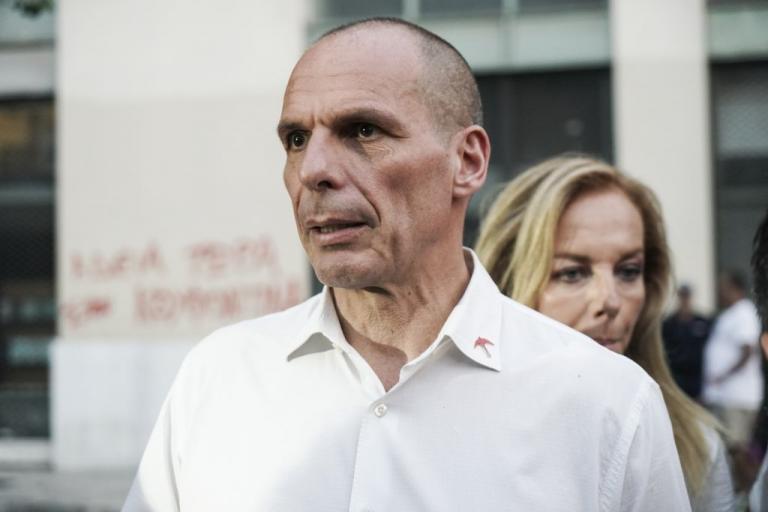 Βαρουφάκης για Γαβρά: Μεγάλη του τιμή να τον χτυπούν οι τελευταίοι συνεργάτες της χούντας