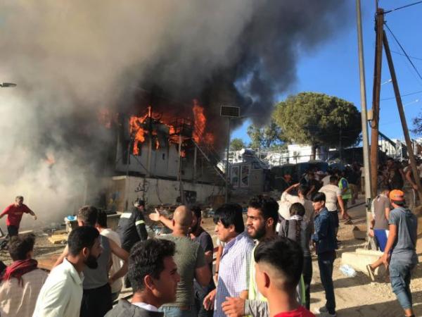 Οργή στη Μόρια : Αυξάνεται ο αριθμός των νεκρών προσφύγων – Ενισχύονται οι αστυνομικές δυνάμεις