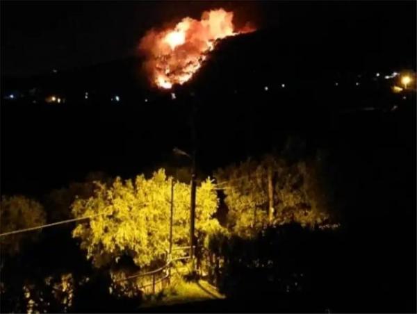 Κάτοικος Νέας Μάκρης: Η φωτιά έφτασε στα 300 μέτρα από σπίτια
