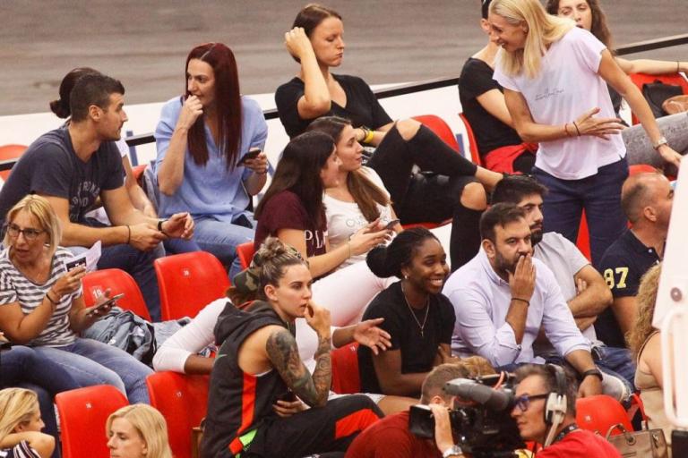 Στο ΣΕΦ και τα κορίτσια του Ολυμπιακού