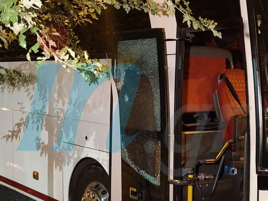Οδηγός πυροβόλησε πούλμαν στο Κάραβελ [Εικόνες]
