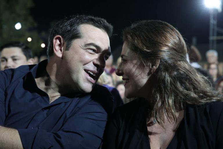 Τσίπρας : Τα τρυφερά τετ-α-τετ με την Μπέττυ Μπαζιάνα στο φεστιβάλ «Σπούτνικ»