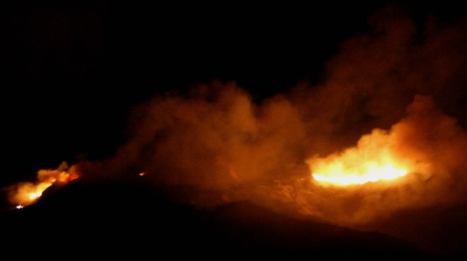 Φωτιά στην Κάρυστο - Δεν απειλούνται κατοικίες