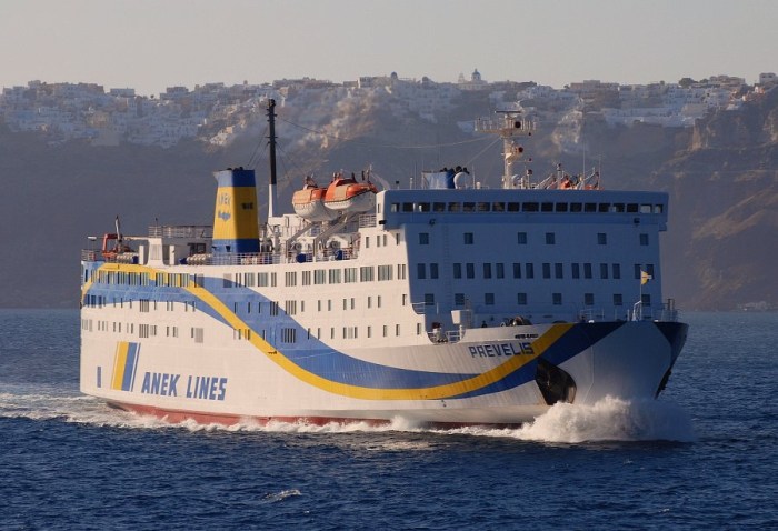Σητεία : Το πλοίο «Πρέβελης» προσέκρουσε στο λιμάνι- Ταλαιπωρία για τους επιβάτες