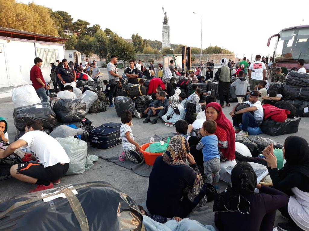 Μεταφορά 1.500 προσφύγων από τη Λέσβο – Μαίνεται η κόντρα κυβέρνησης με ΣΥΡΙΖΑ