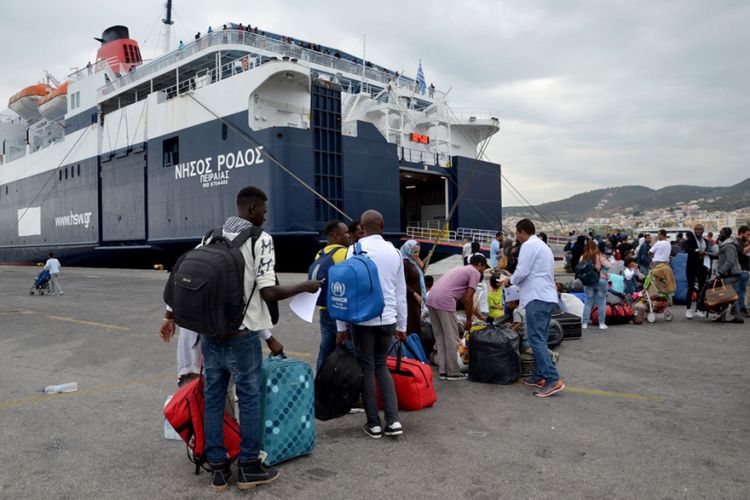 Μόρια : Για Πειραιά αναχωρούν 200 πρόσφυγες