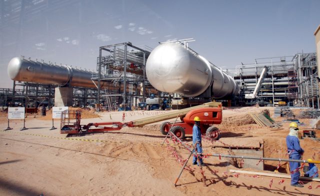 Ανησυχία για πλήγμα στην αγορά πετρελαίου μετά τις επιθέσεις στη Σαουδική Αραβία