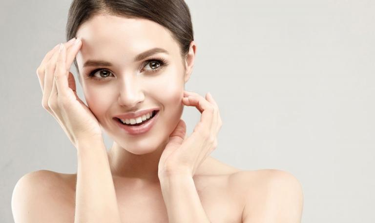 Έτσι θα κάνετε μόνη σας μασάζ προσώπου