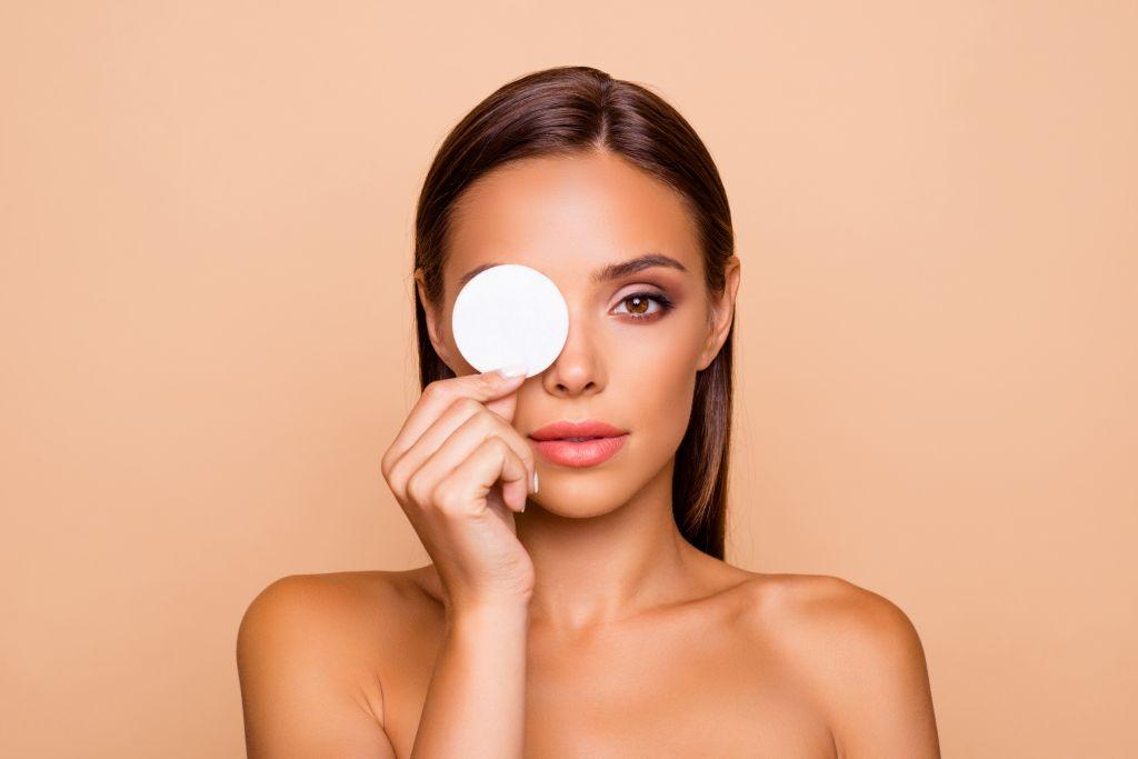 Αφαιρέστε εύκολα την αδιάβροχη μάσκαρα με δύο φυσικά υλικά