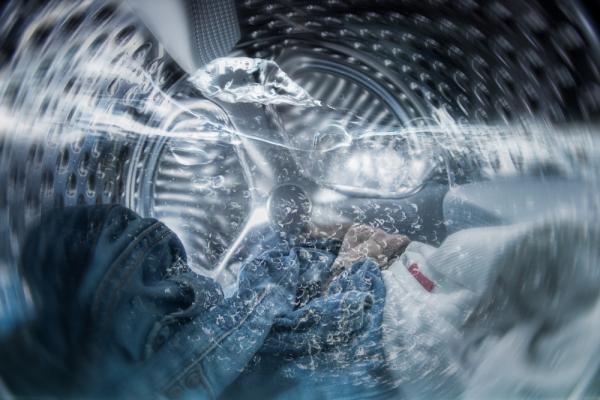 Σε ποια θερμοκρασία πρέπει τελικά να πλένουμε τα ρούχα;