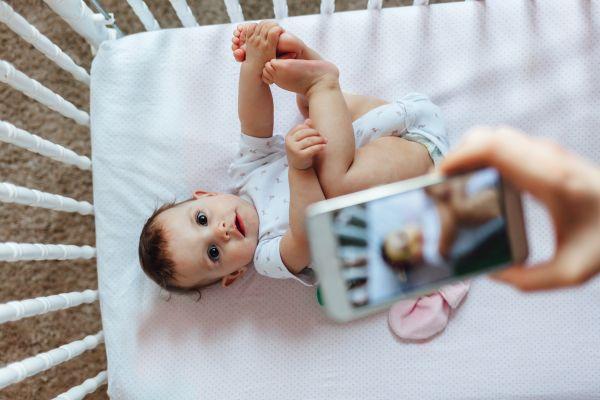 Γιατί δεν πρέπει να «ανεβάζουμε» φωτογραφίες των παιδιών