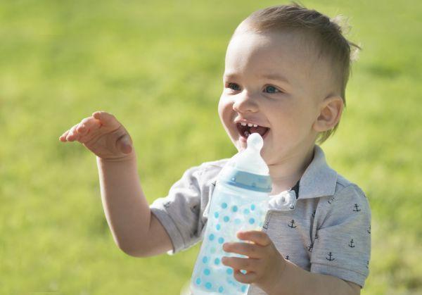 Πώς θα αντικαταστήσει το μπουκάλι με ποτηράκι;