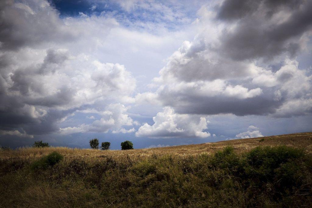 Καιρός: Βροχές στα δυτικά και τη Μακεδονία – Ισχυροί βοριάδες στο Αιγαίο