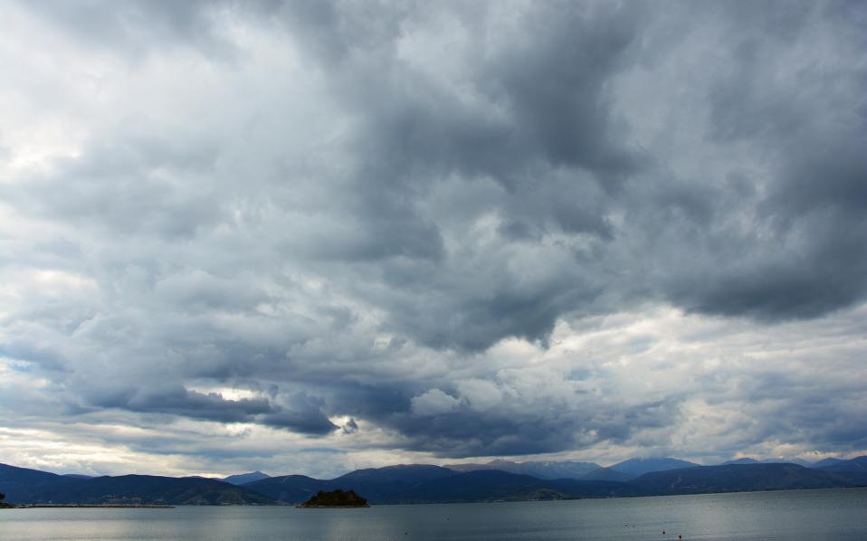 Πού αναμένονται βροχές την Τρίτη - Μέχρι 6 μποφόρ το μελτέμι στο Αιγαίο
