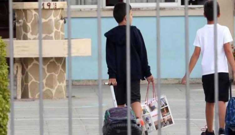 Αντίστροφη μέτρηση για το πρώτο κουδούνι – Τι αλλάζει, πόσο θα κοστίσει η σχολική τσάντα