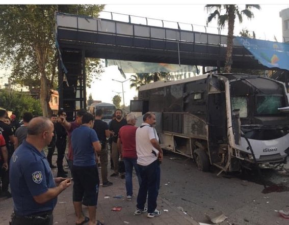 Βομβιστική επίθεση στην Τουρκία: Στόχος λεωφορείο που μετέφερε αστυνομικούς