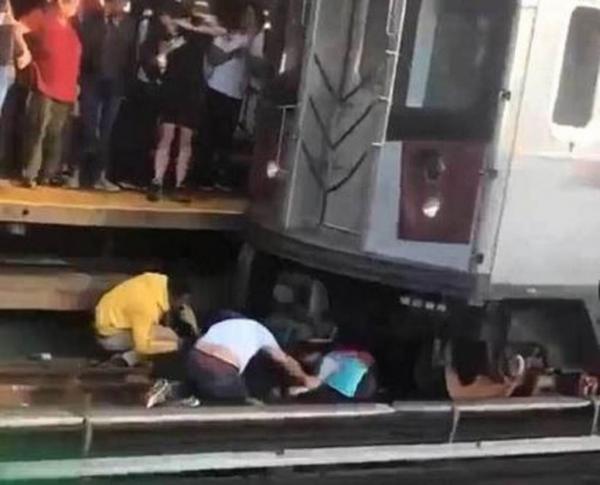 Νεκρός 45χρονος που πήδηξε στις γραμμές του μετρό κρατώντας την κόρη του