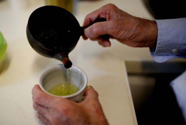 Φακελάκια τσαγιού : Δισεκατομμύρια μικροπλαστικά απελευθερώνονται στις κούπες μας