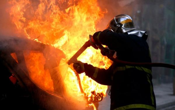 Στις φλόγες τυλίχθηκε φορτηγό όχημα του Δήμου Χερσονήσου